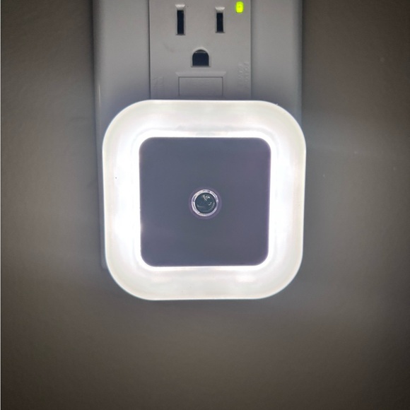 Night light - Picture 1 of 2